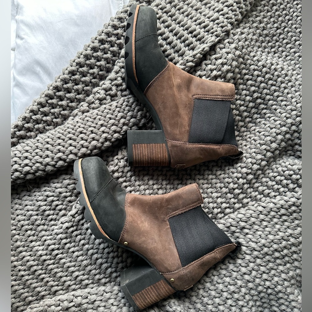 SOREL Addington pull-on Chelsea boot with block heel